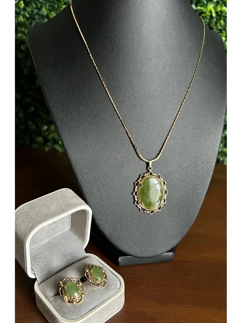Vintage Jade Sterling Silver Vermeil Pendant Necklace Clip On Earrings Set